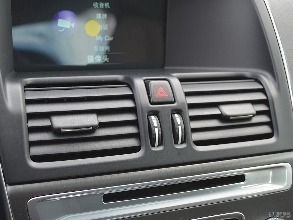 冰雪白沃爾沃XC60中控內(nèi)飾圖片