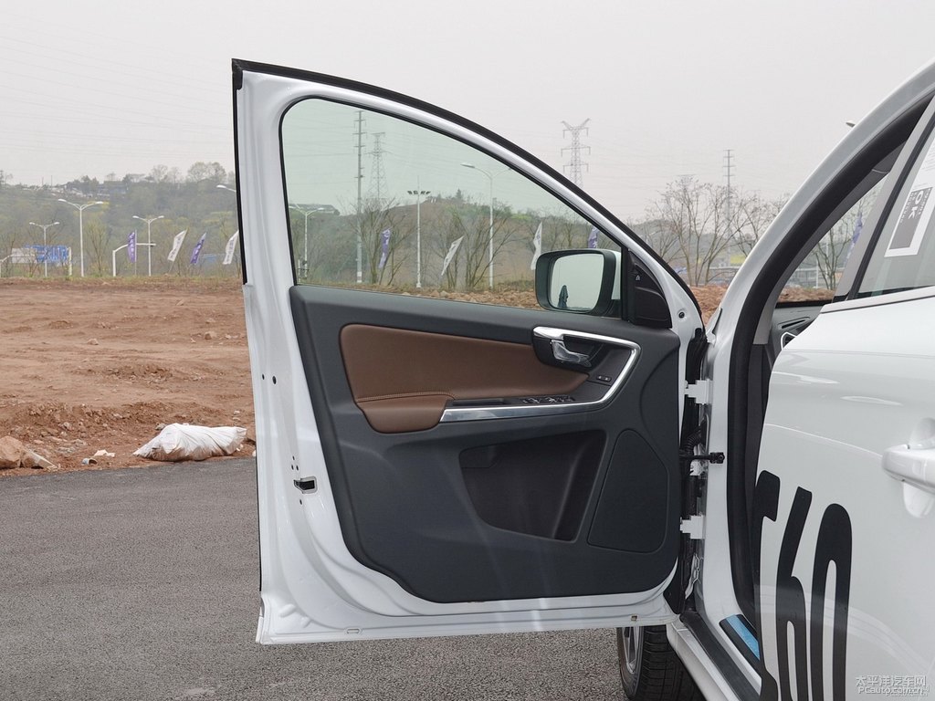 冰雪白沃爾沃XC60車廂內(nèi)飾圖片