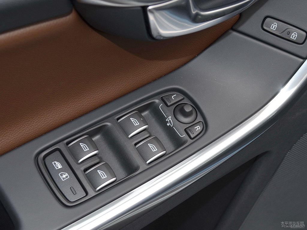 冰雪白沃爾沃XC60車廂內(nèi)飾圖片