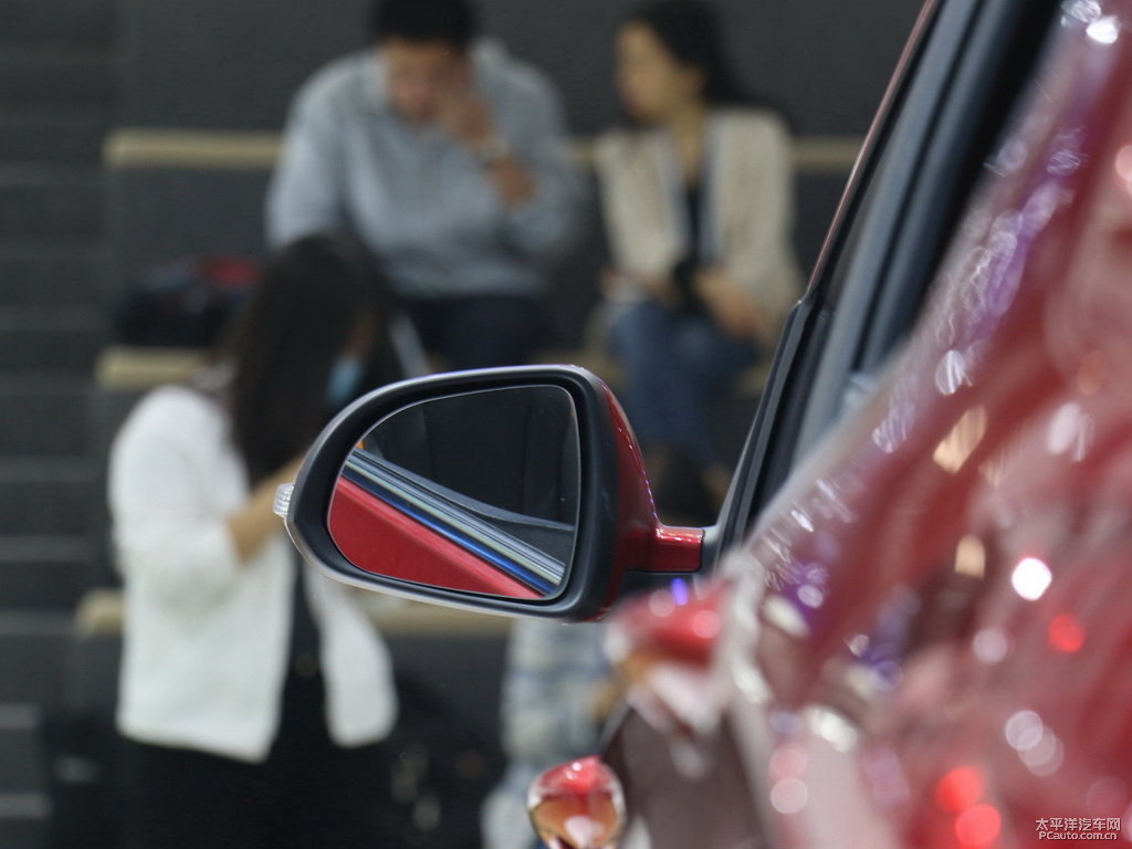 朝霞紅寶駿310車身外觀圖片