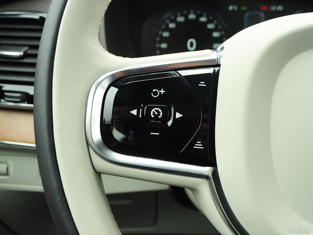 水晶白沃爾沃XC90中控內(nèi)飾圖片