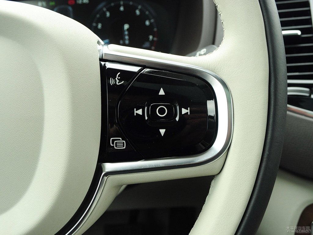 水晶白沃爾沃XC90中控內(nèi)飾圖片