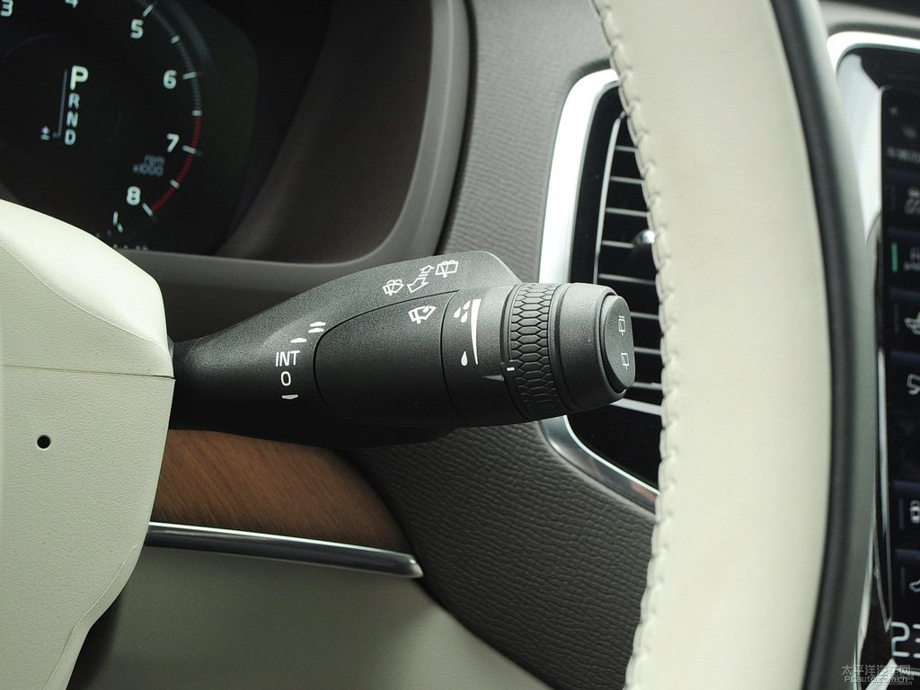 水晶白沃爾沃XC90中控內(nèi)飾圖片