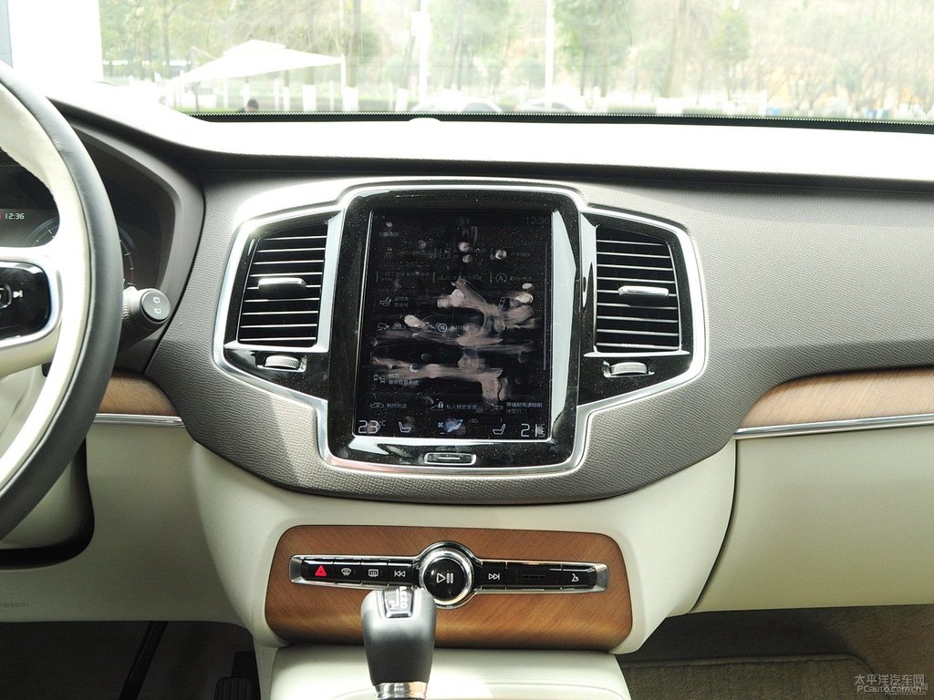 水晶白沃爾沃XC90中控內(nèi)飾圖片