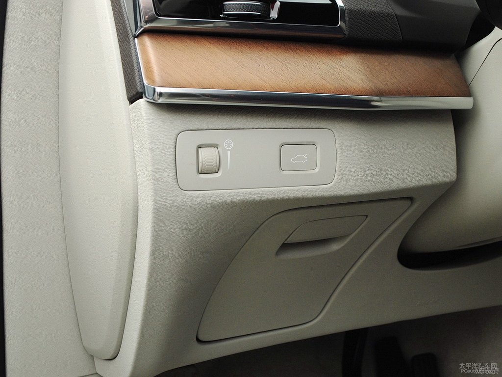水晶白沃爾沃XC90中控內(nèi)飾圖片