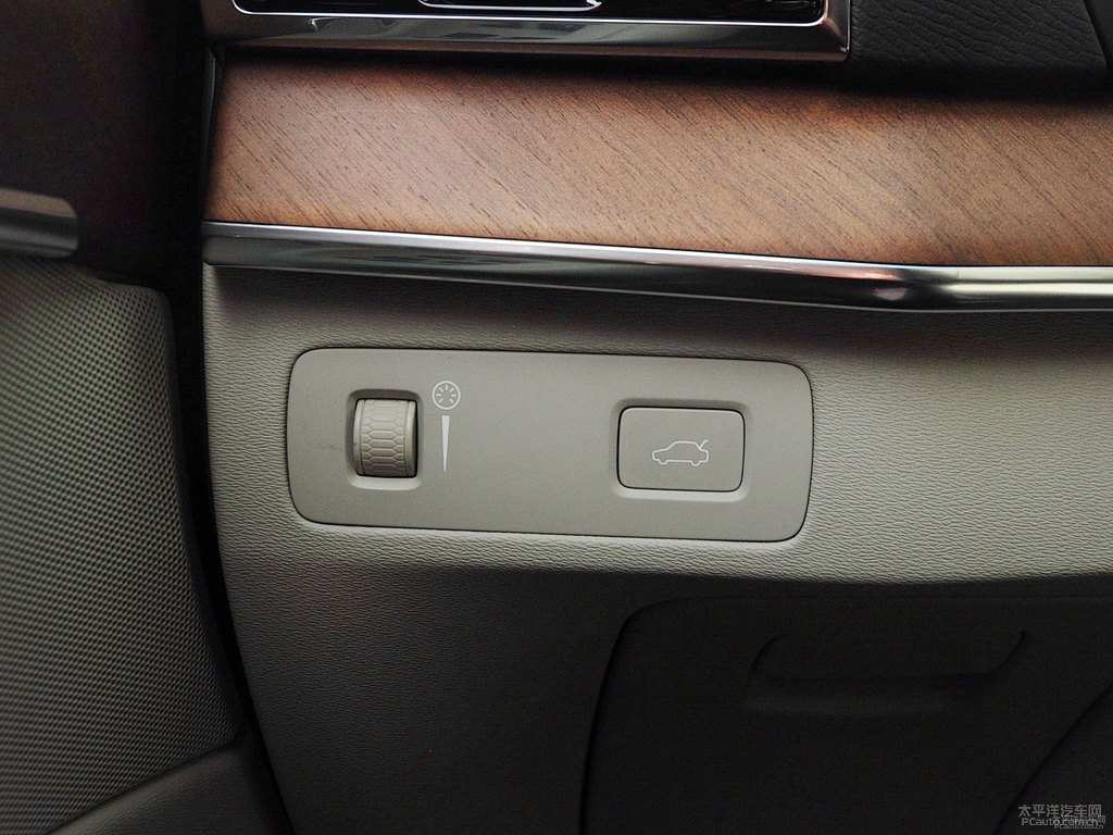 水晶白沃爾沃XC90中控內(nèi)飾圖片