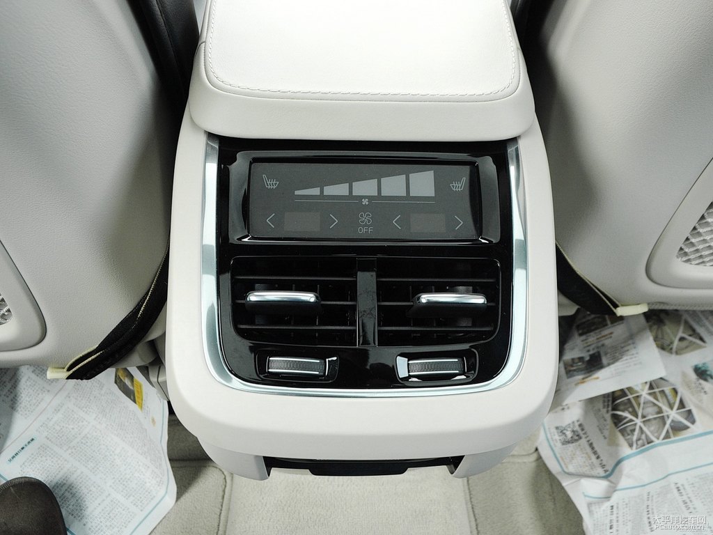 水晶白沃爾沃XC90座椅內(nèi)飾圖片