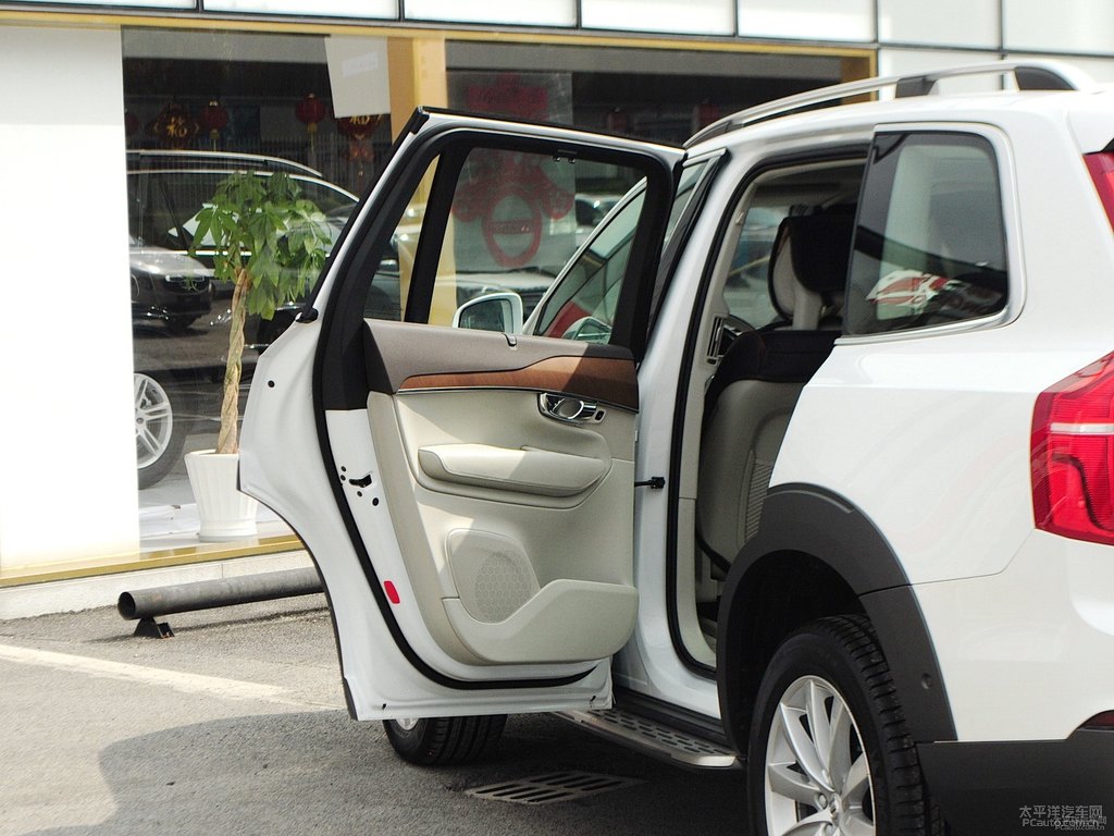 水晶白沃爾沃XC90車(chē)廂內(nèi)飾圖片