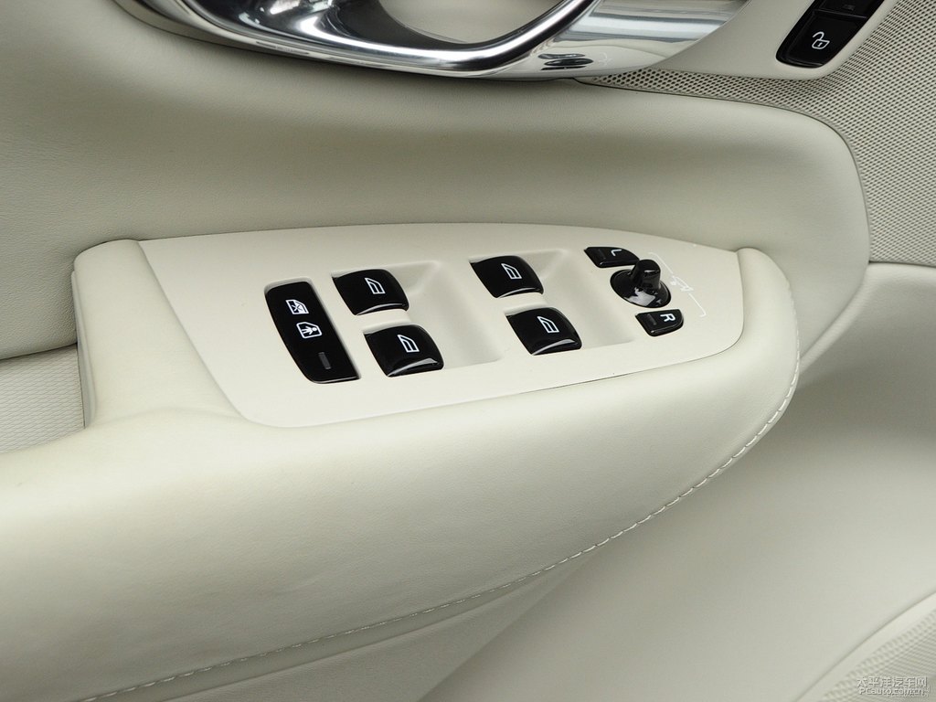 水晶白沃爾沃XC90車廂內(nèi)飾圖片