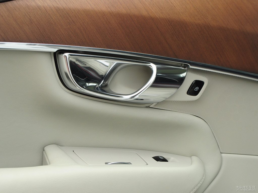 水晶白沃爾沃XC90車廂內(nèi)飾圖片