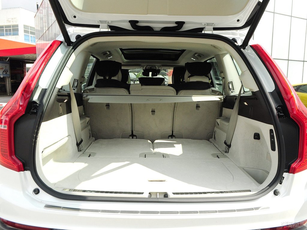 水晶白沃爾沃XC90后備廂空間圖片