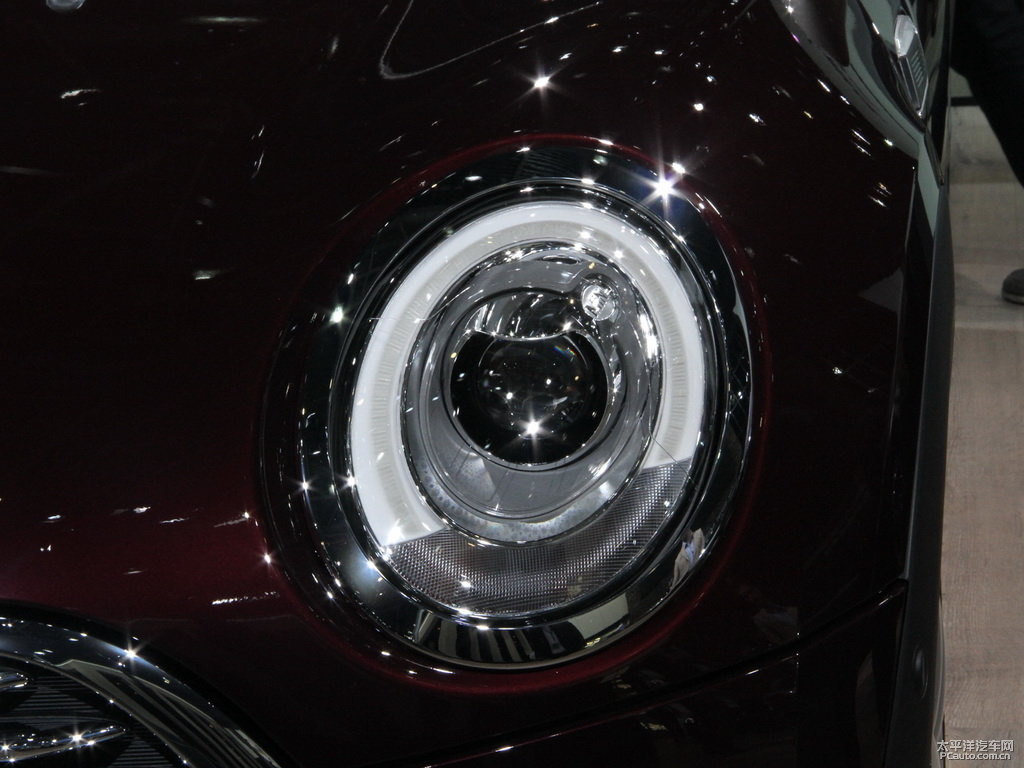 絳紅色MINI CLUBMAN車(chē)頭外觀圖片