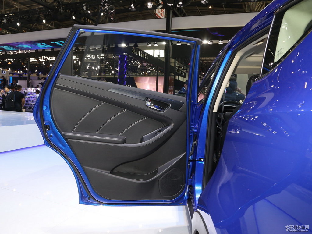 帝王藍風光580車廂內飾圖片