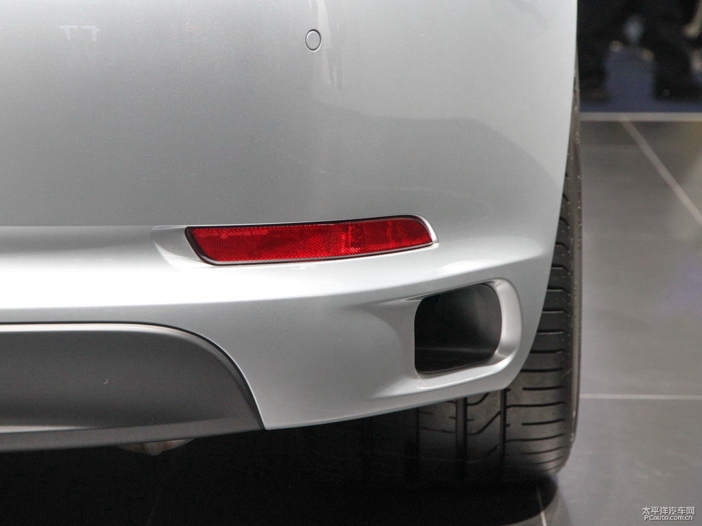 銠銀保時捷911車尾外觀圖片