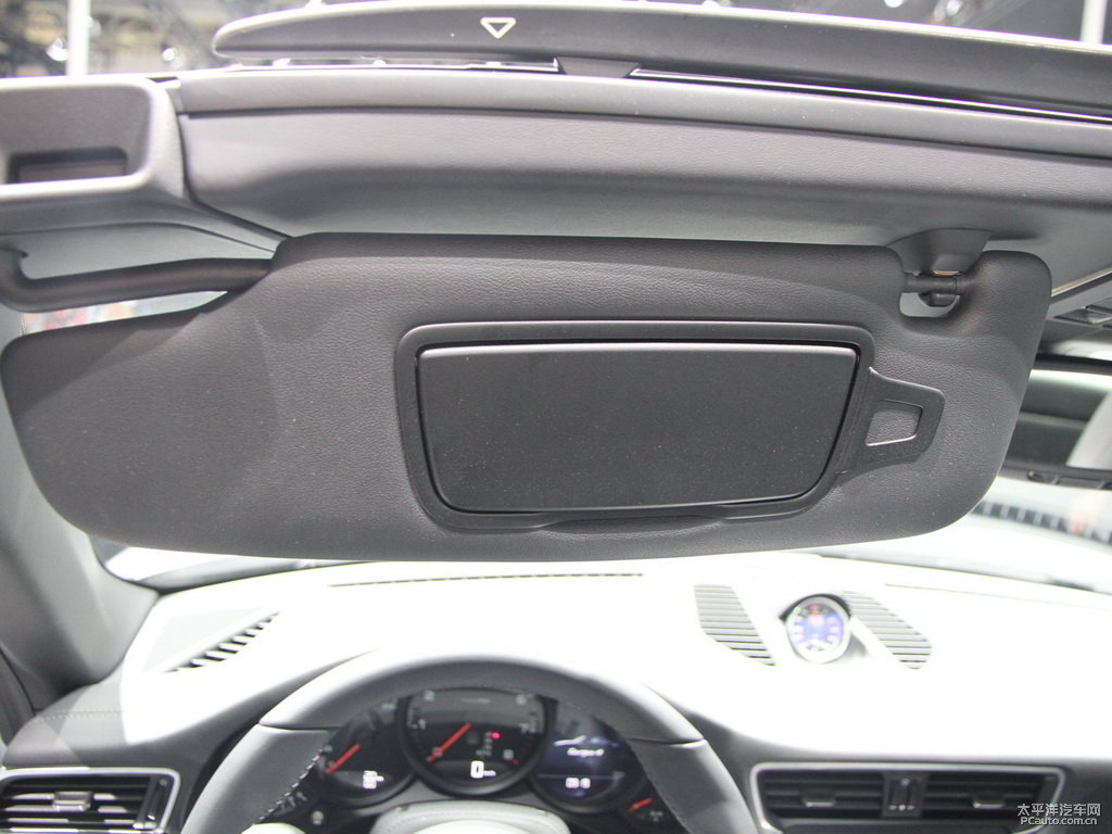 銠銀保時捷911車廂內(nèi)飾圖片