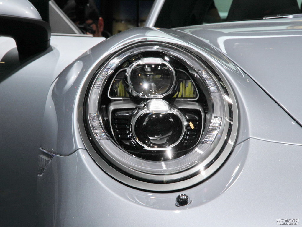 銠銀保時捷911車頭外觀圖片