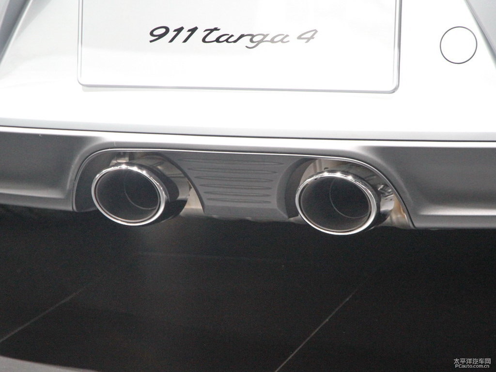 銠銀保時捷911車尾外觀圖片