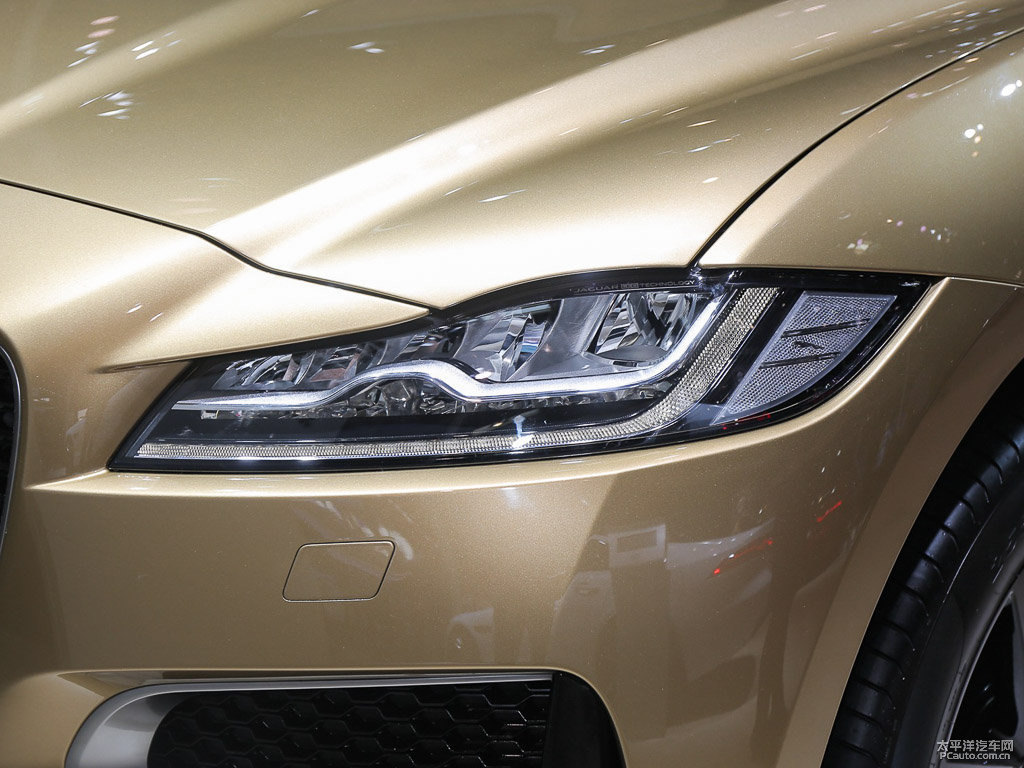 ʯӢɫݱF-PACE܇^^DƬ