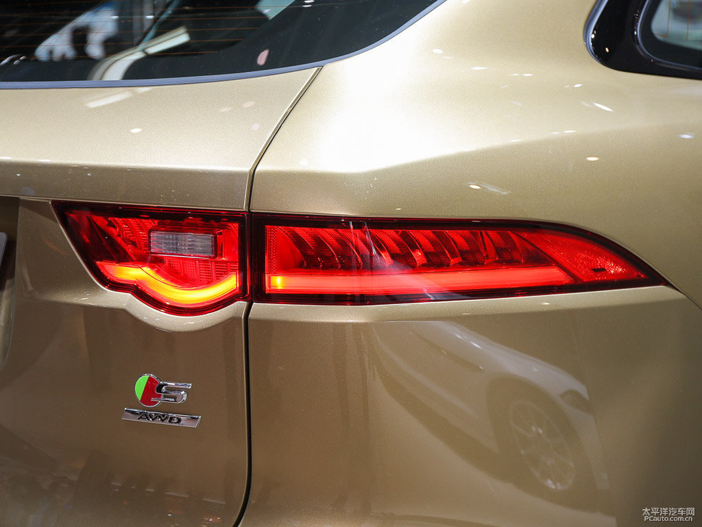 ʯӢɫݱF-PACE܇β^DƬ