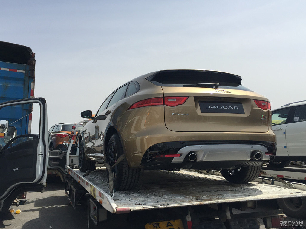 ʯӢɫݱF-PACE܇^^DƬ