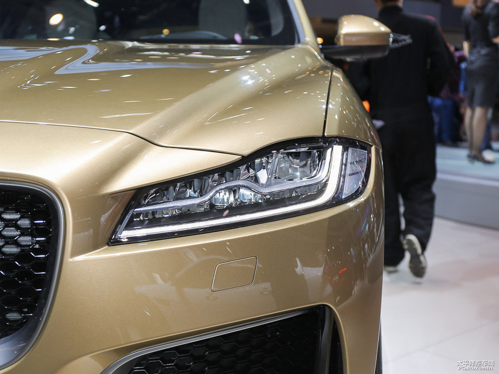ʯӢɫݱF-PACE܇^^DƬ