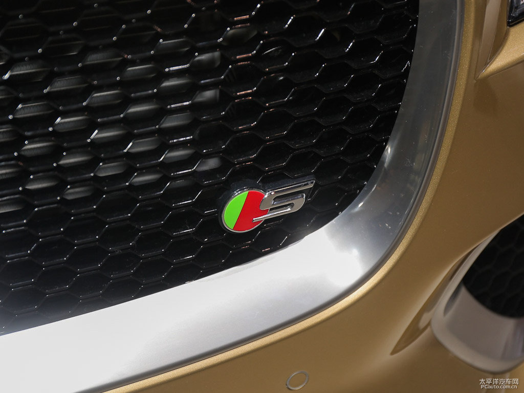 ʯӢɫݱF-PACE܇^^DƬ