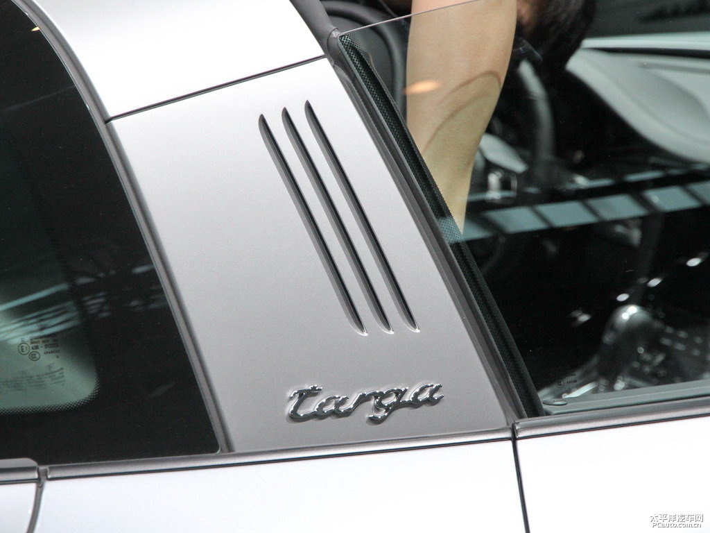 銠銀保時(shí)捷911車身外觀圖片