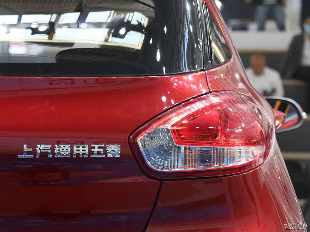 朝霞紅寶駿310車尾外觀圖片