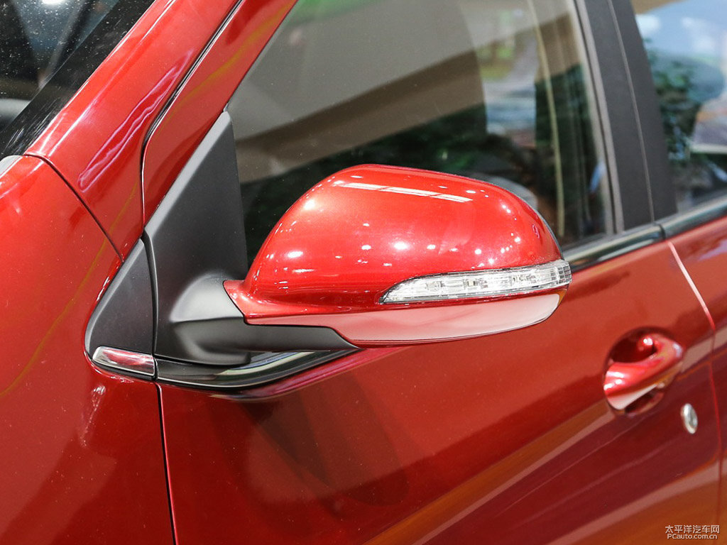 朝霞紅寶駿310車身外觀圖片