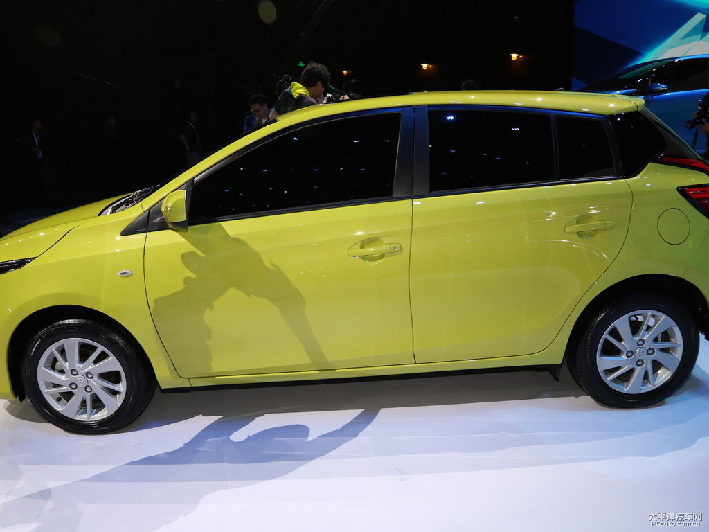 檸檬黃YARiS L 致炫整車外觀外觀圖片