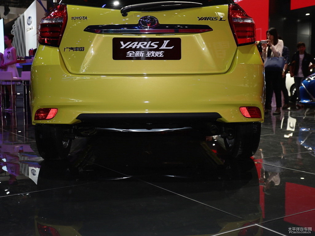 檸檬黃YARiS L 致炫車尾外觀圖片