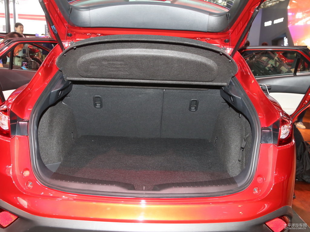 魂動紅馬自達(dá)CX-4后備廂空間圖片
