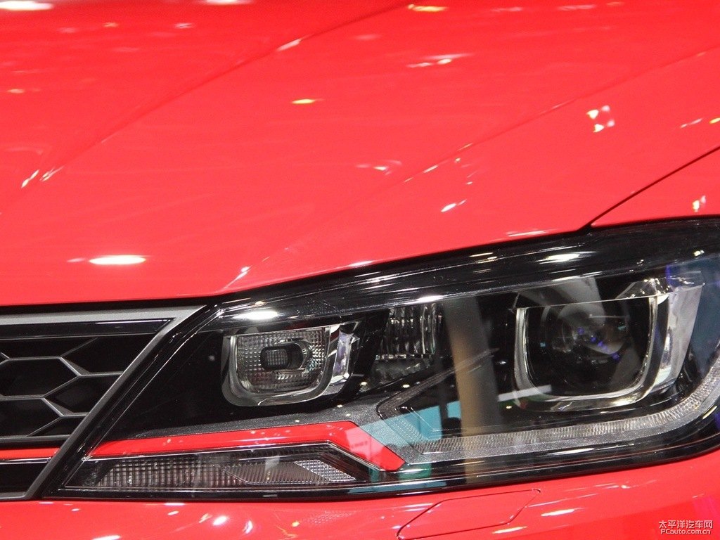 炙熱紅凌渡車頭外觀圖片