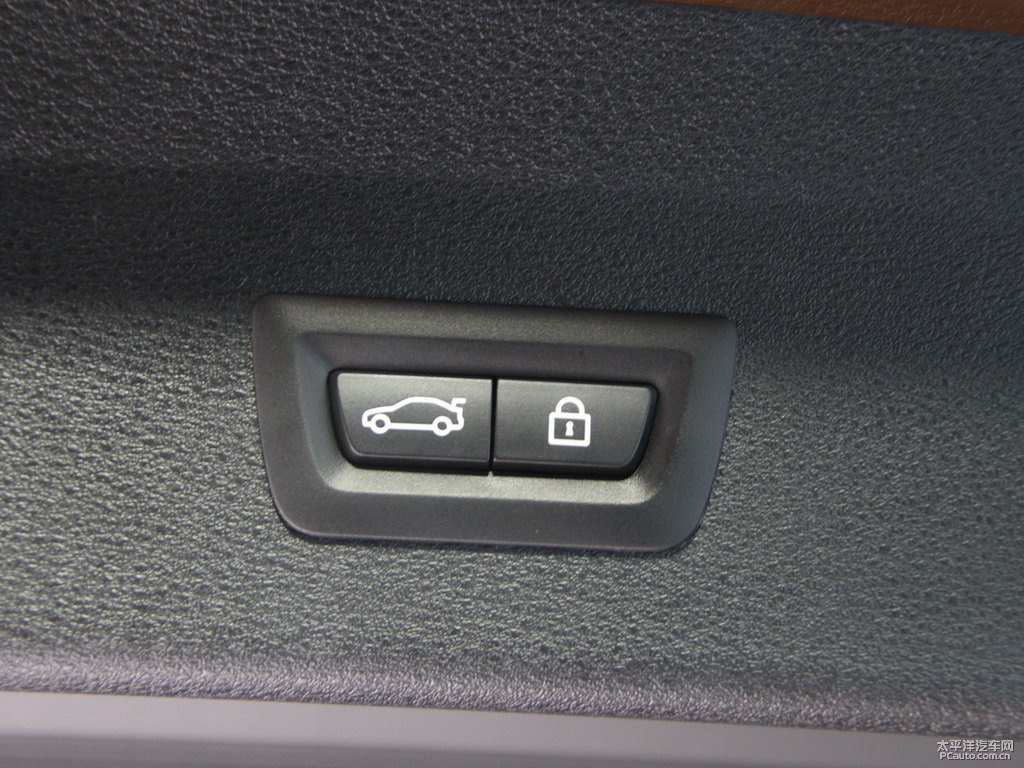 栗銅棕寶馬X1后備廂空間圖片