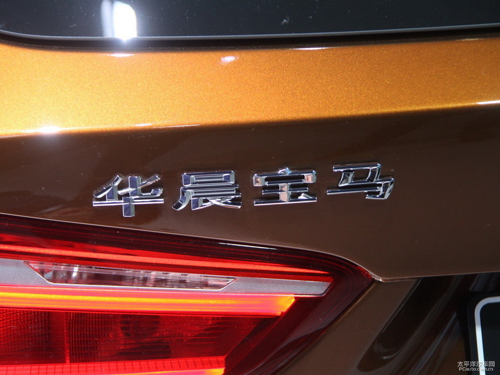 栗銅棕寶馬X1車尾外觀圖片