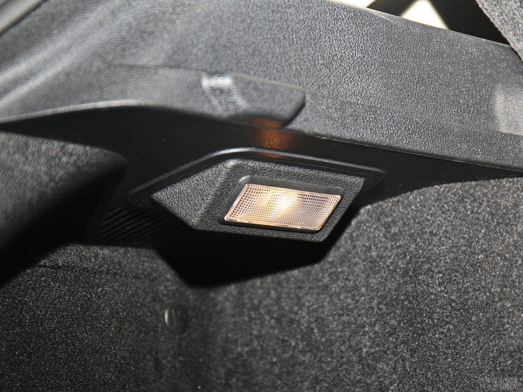 琉璃橙帝豪GS后備廂空間圖片
