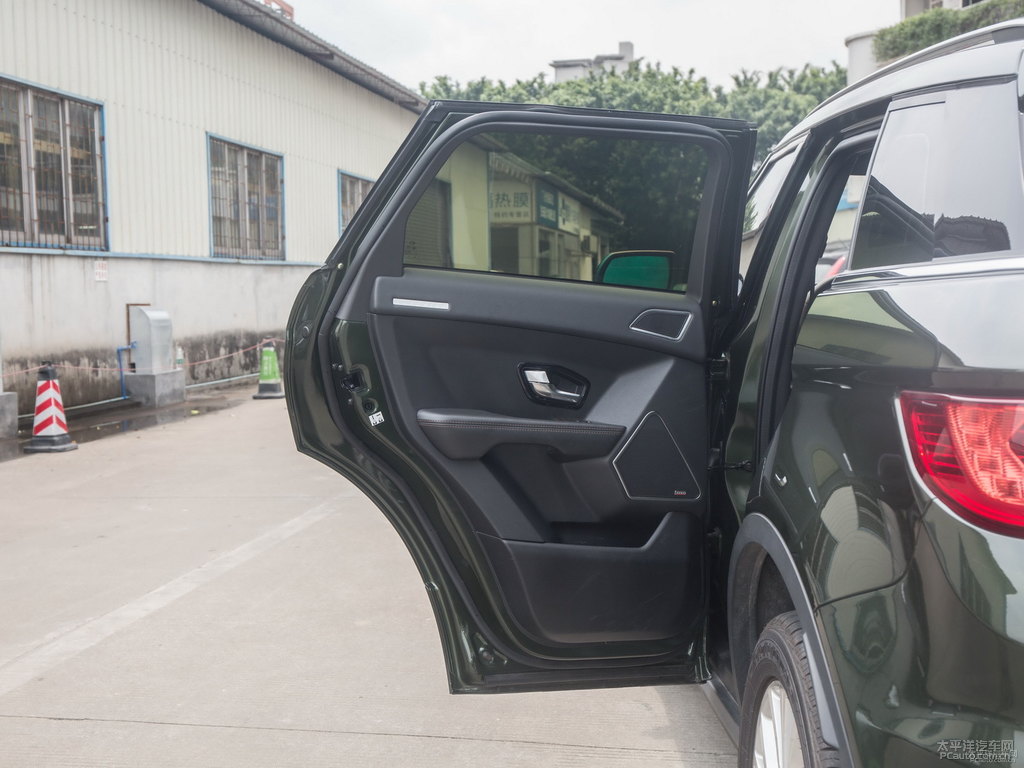 海防綠陸風X7車廂內飾圖片