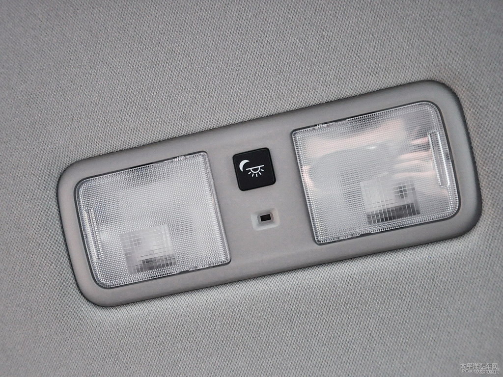 水晶銀凱美瑞車廂內(nèi)飾圖片
