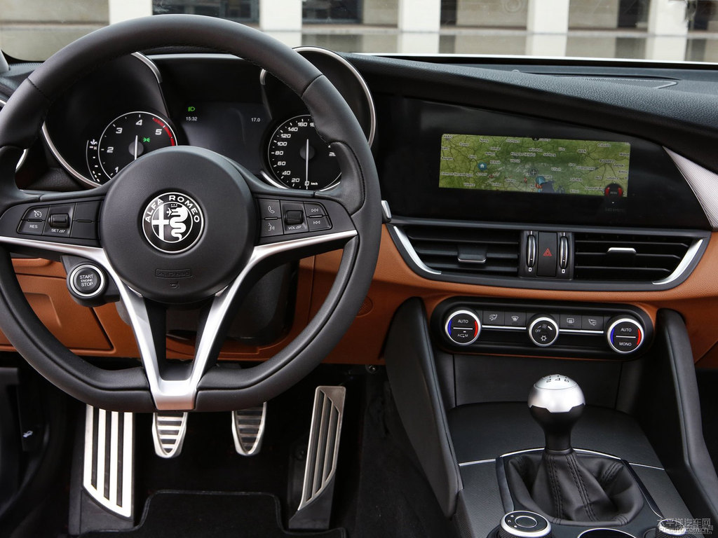 Giulia~п؃DƬ