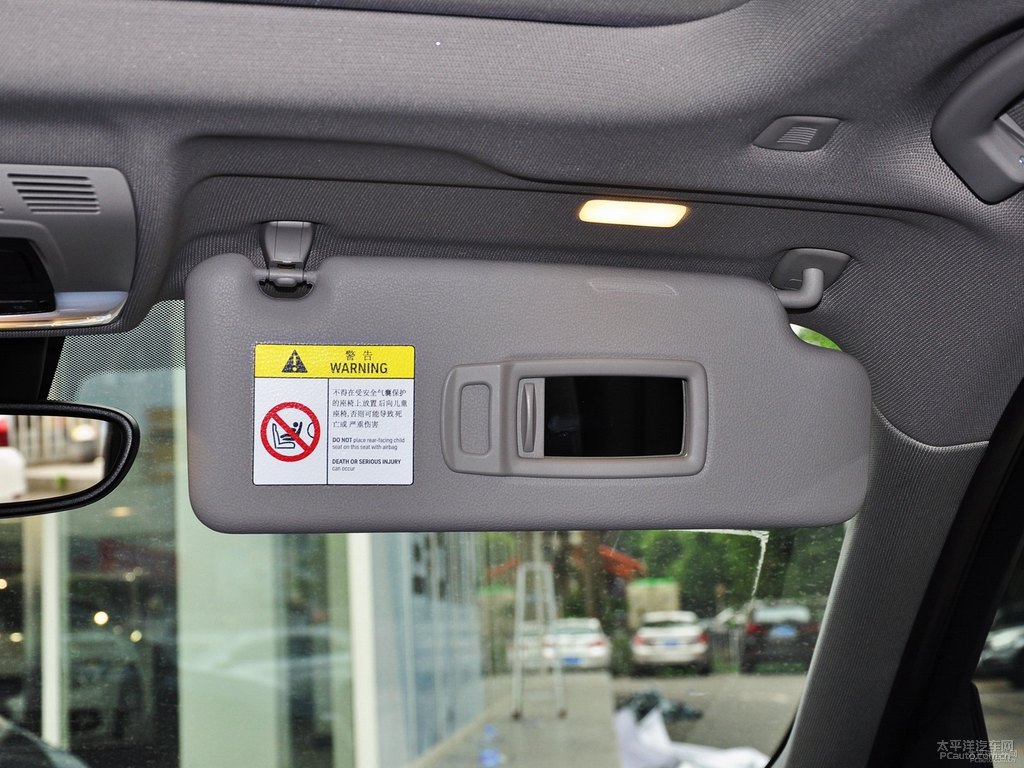 栗銅棕寶馬X1車廂內(nèi)飾圖片