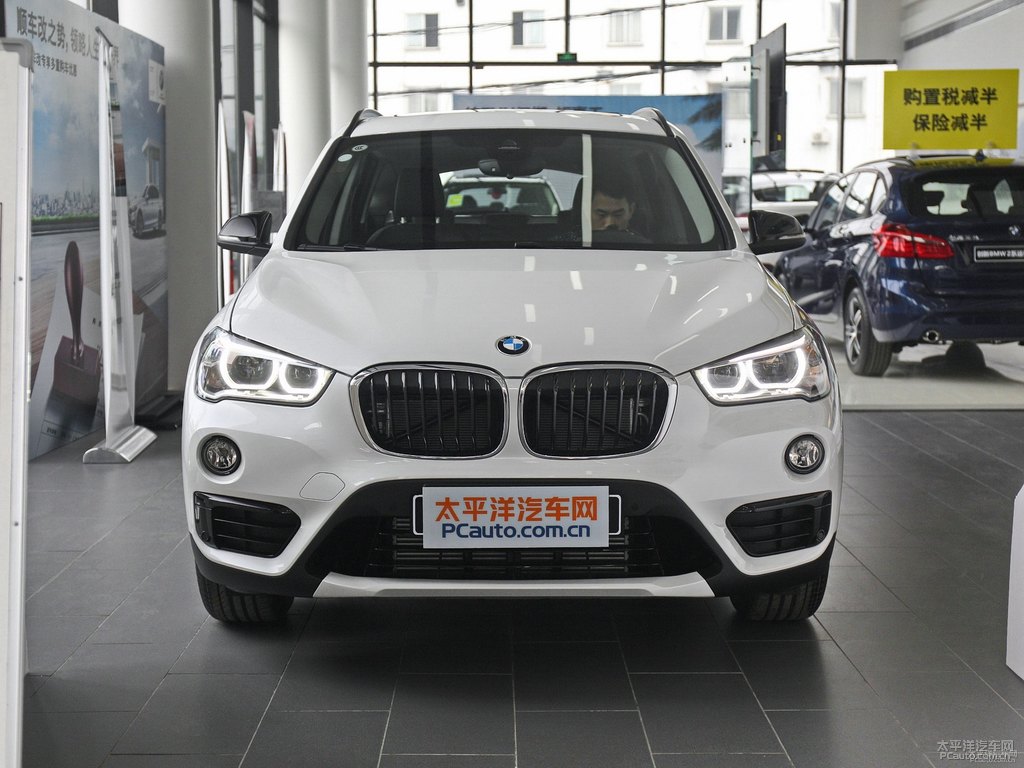 礦石白寶馬X1整車外觀外觀圖片