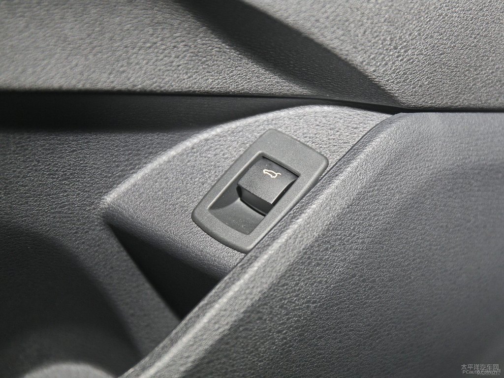 礦石白寶馬X1車廂內(nèi)飾圖片