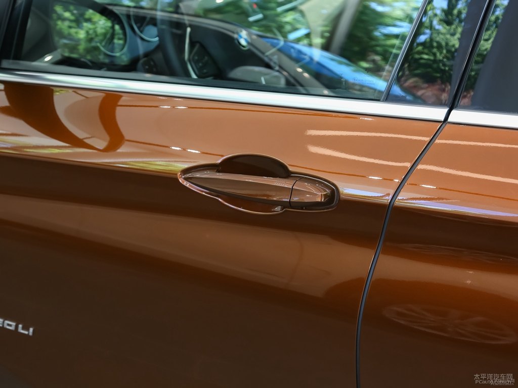 星光棕寶馬X1車身外觀圖片