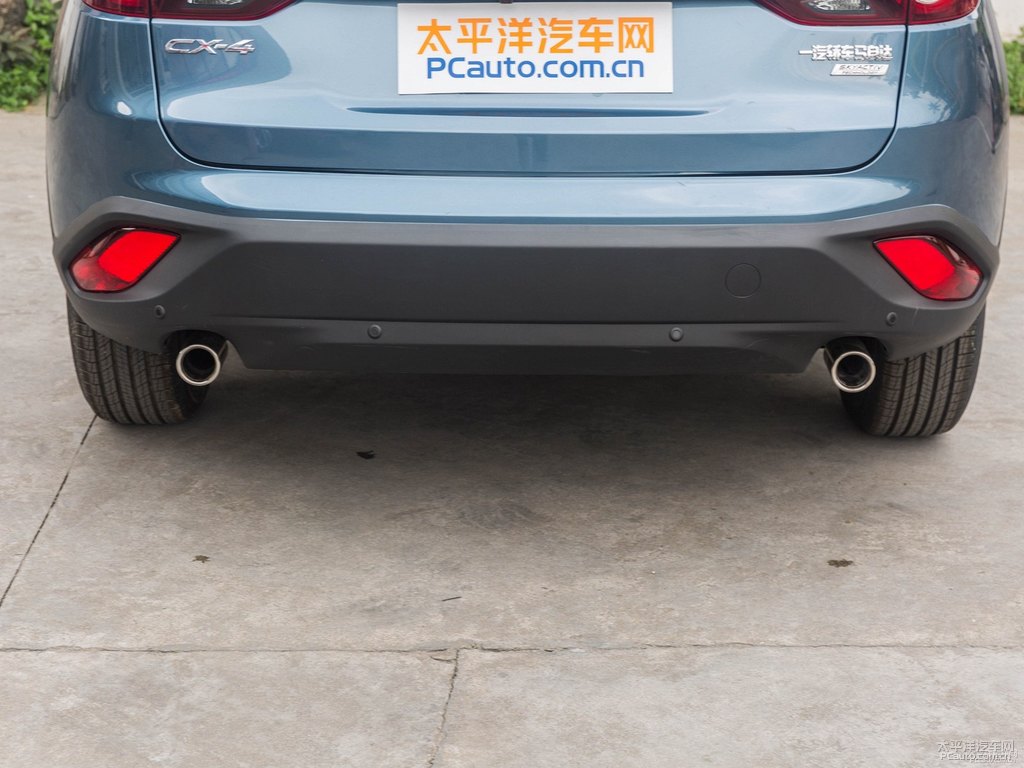 星際藍(lán)馬自達(dá)CX-4車尾外觀圖片