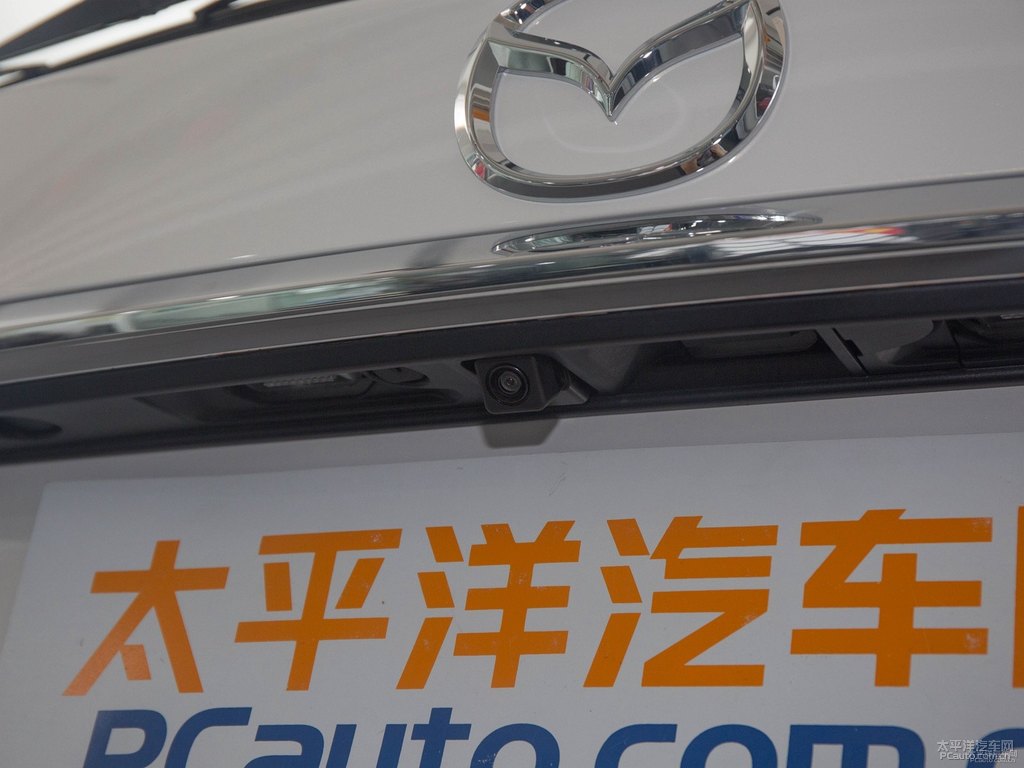 珠光白馬自達(dá)CX-4車尾外觀圖片