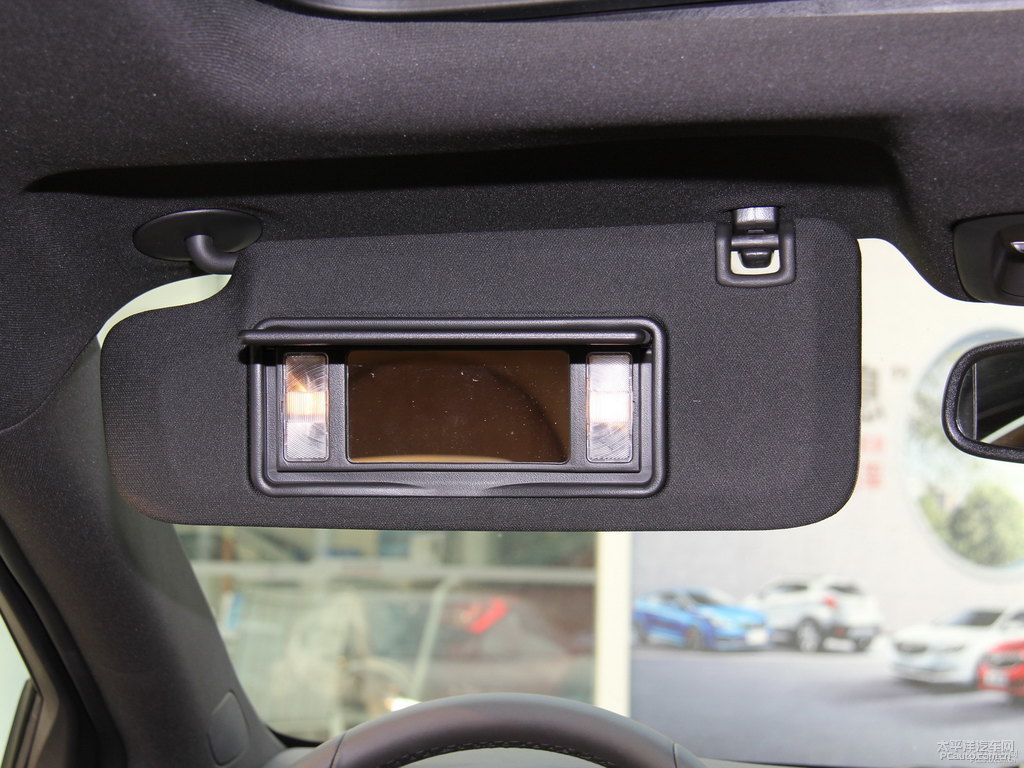 琉璃金君越車廂內(nèi)飾圖片