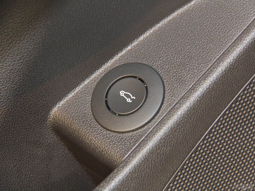 琉璃金君越車廂內(nèi)飾圖片