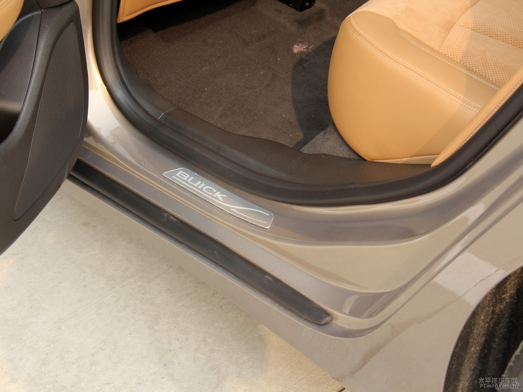 琉璃金君越車廂內(nèi)飾圖片