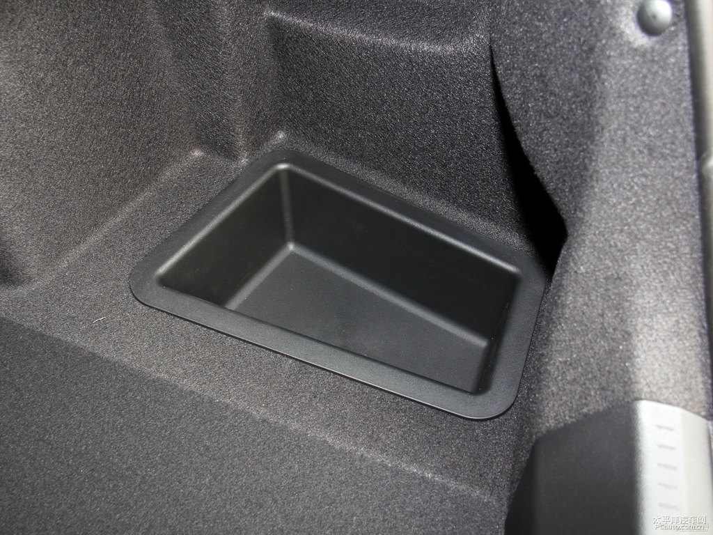 琉璃金君越后備廂空間圖片