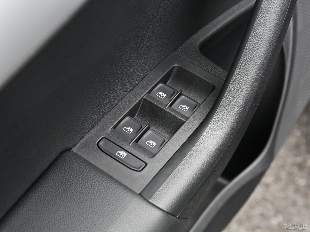 琥珀棕明銳車廂內(nèi)飾圖片
